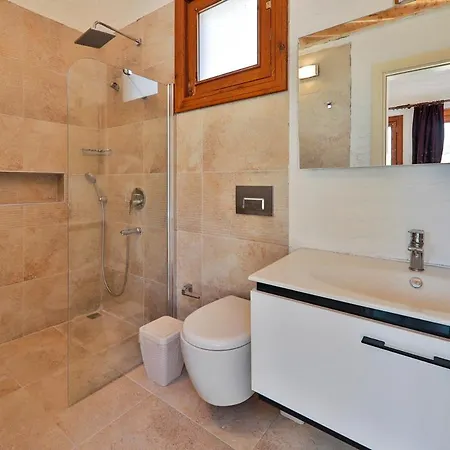 Islamlar Sleeps 2 With Pool Air Con And Wifi
