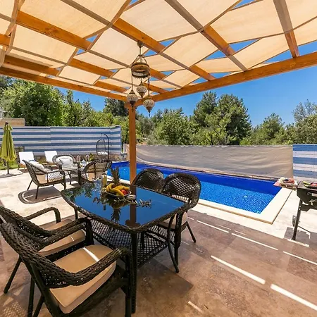 Islamlar Sleeps 2 With Pool Air Con And Wifi Willa Islamlar (Mediterranean)